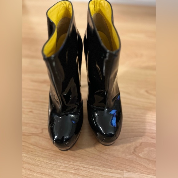 Yves Saint Laurent Tribute II, Patent Leather Ankle Boots, 4 inch stiletto heel - Picture 11 of 16